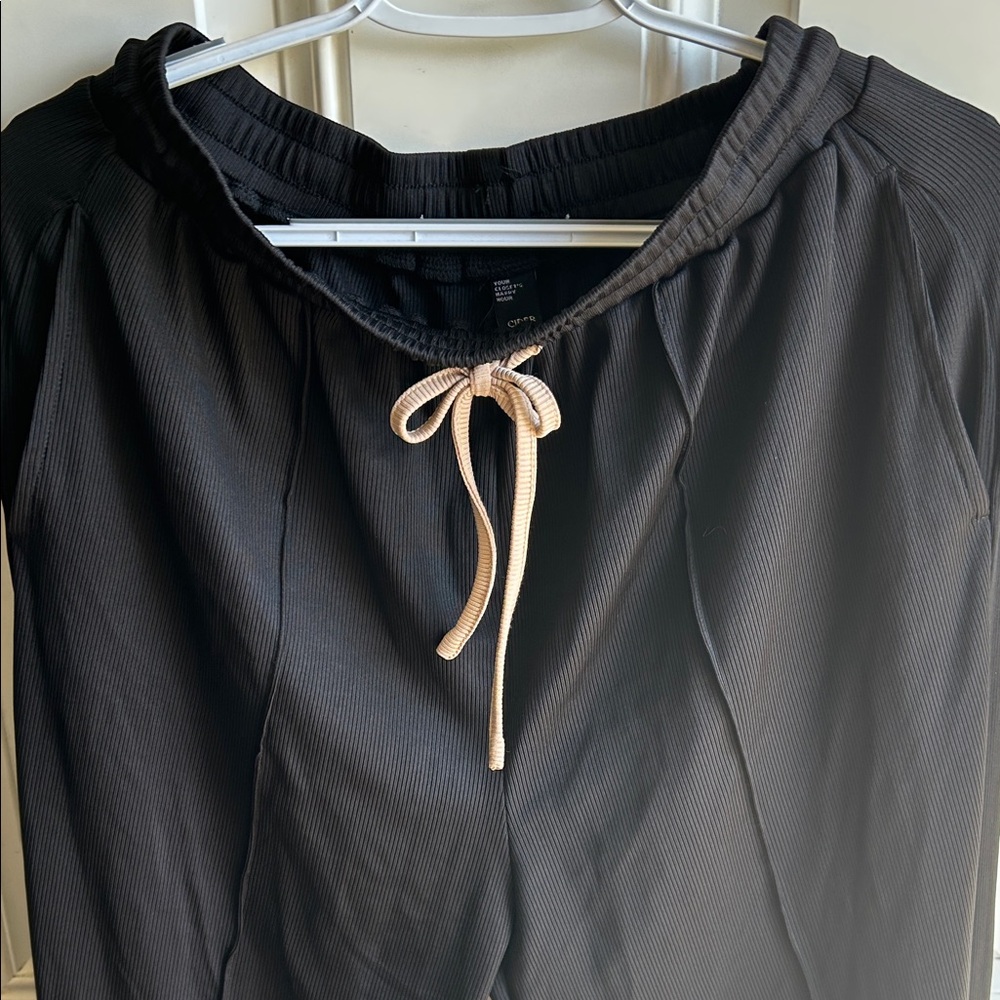 Cider Black Wide-Leg Pants with Cream Drawstring Dressy